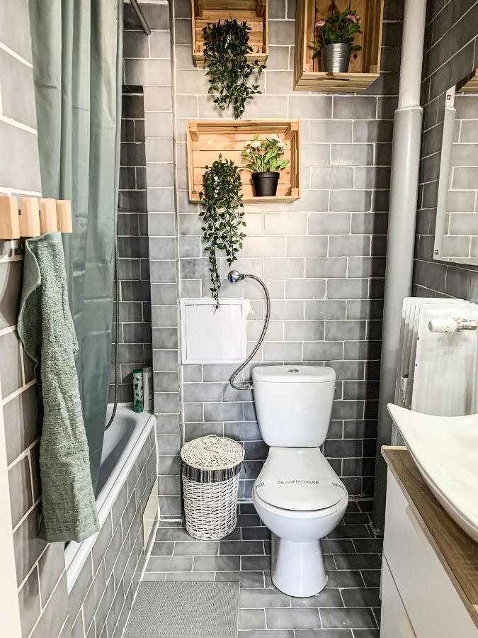 Charming Apartment In Paradise Called Братислава Екстериор снимка